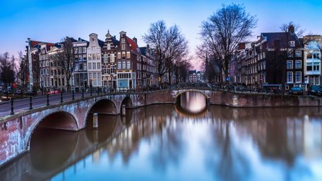 Charming Keizersgracht Canal at Twilight wallpaper