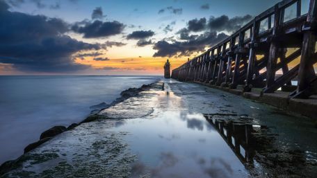Puddle reflection wallpaper