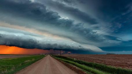 Dirt road in the storm wallpaper