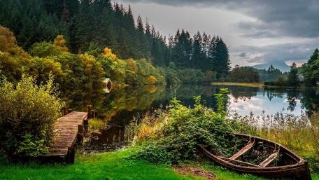 Abandoned old boat - Loch Lomond, Scotland wallpaper
