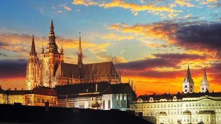 St. Vitus Cathedral ang Prague Castle in the sunset wallpaper