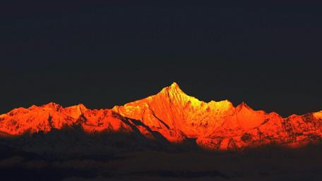 Meili Snow Mountains Kawagarbo Peak wallpaper