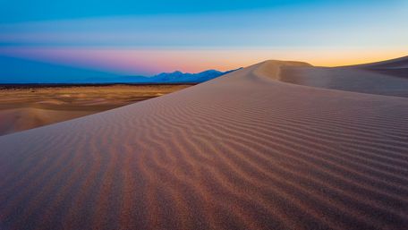 Serene Morning in the Desert Dunes wallpaper