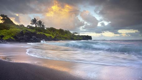 Waianapanapa Black Sand Beach, Maui wallpaper