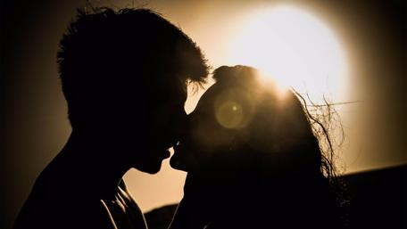 Sensual kiss wallpaper