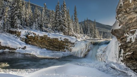 Winter waterfall wallpaper