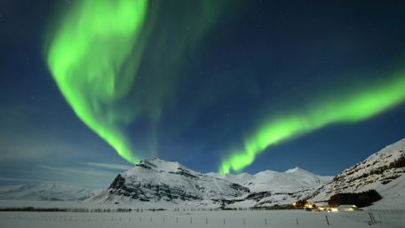 Green northern lights wallpaper