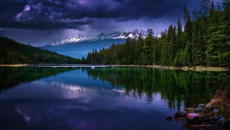 Valley of Five Lakes (Jasper National Park) wallpaper