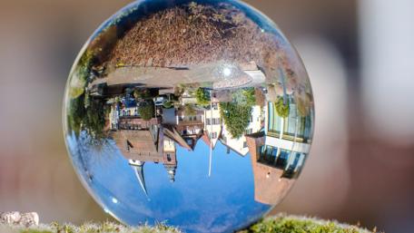 Reflection - inverted image wallpaper