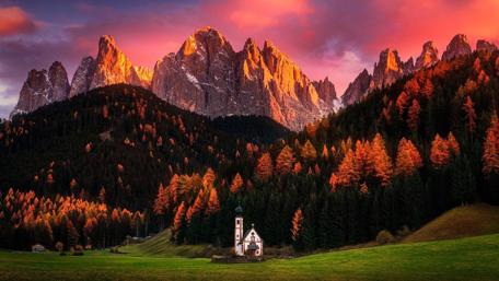 Small church at Funes Valley wallpaper
