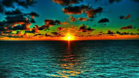 Stunning Sunset Over a Tranquil Ocean Scene wallpaper