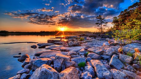 Serene Sunrise Over Tranquil Waters of Nature wallpaper