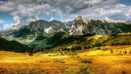 Italian Dolomites at fall wallpaper