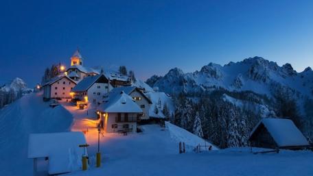 Monte Santo di Lussari in winter (Italy) wallpaper