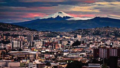 Majestic Cityscape at Dawn wallpaper