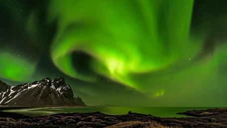 Aurora Borealis over Reinefjord wallpaper
