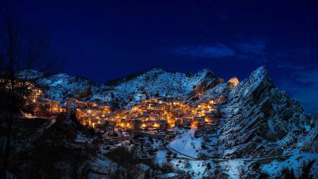 Castelmezzano at night (Italy) wallpaper