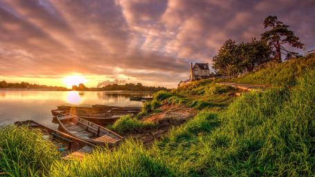 Serene Dawn Over Tranquil Waters wallpaper