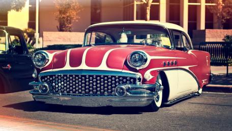 Classic Vintage Car on Display wallpaper