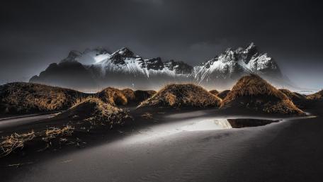 Vestrahorn Mountains (Iceland) wallpaper