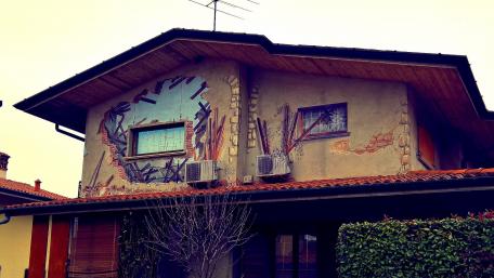 Funny house wallpaper