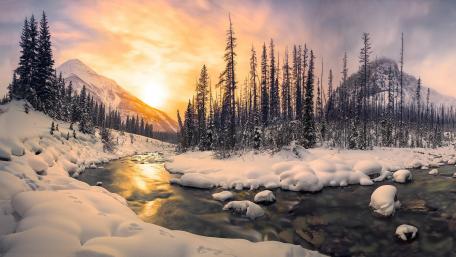 River bend in the snowy mountains wallpaper