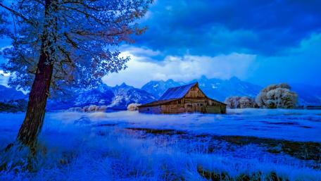 Moulton Barn blue moment (Grand Teton National Park) wallpaper