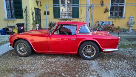 Classic Red Vintage Car Wallpaper for Enthusiasts wallpaper