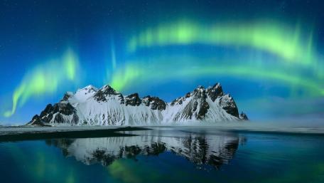 Vestrahorn Mountains Polar lights wallpaper