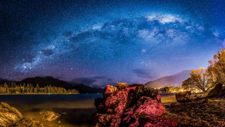 Milky Way over Queenstown wallpaper