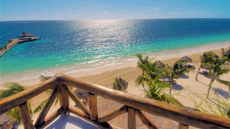 Sandy beach in Puerto Morelos, Mexico wallpaper