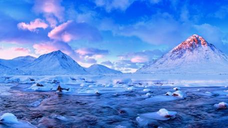 Serene Arctic Landscape with Glacial Beauty wallpaper