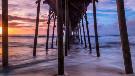 Sunrise under the dock wallpaper