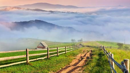 Morning fog in the mountains wallpaper