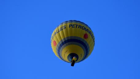 Vibrant Hot Air Balloon Gliding in a Clear Sky wallpaper