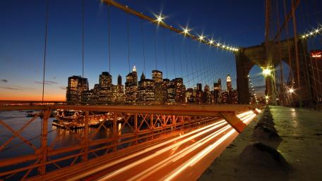 Brooklyn Bridge at night (New York) wallpaper