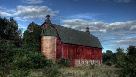 Old red barn wallpaper