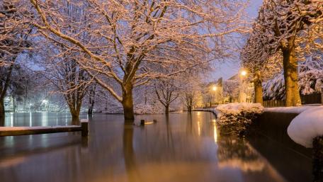 Marne in flood under the snow wallpaper