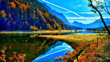 Vibrant Autumn Wilderness Reflection wallpaper