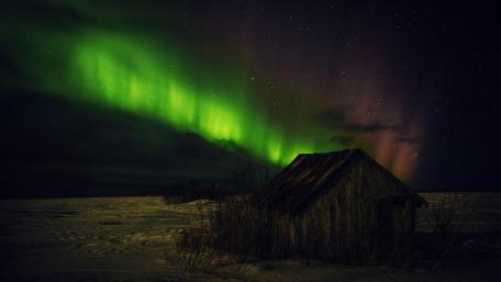 Old barn under the polar lights wallpaper