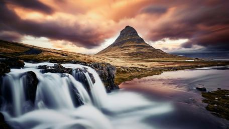 Kirkjufell waterfalls wallpaper