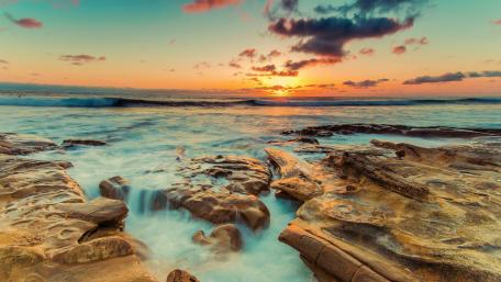 Tranquil Sunset Over the Serene Ocean Shore wallpaper