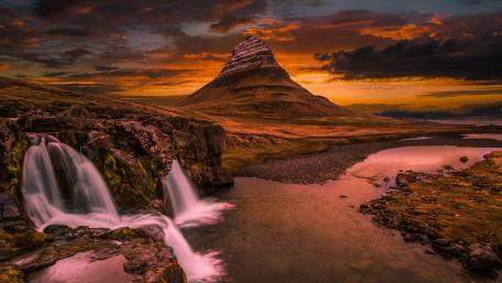 Kirkjufell Mountain (Church mountain) wallpaper