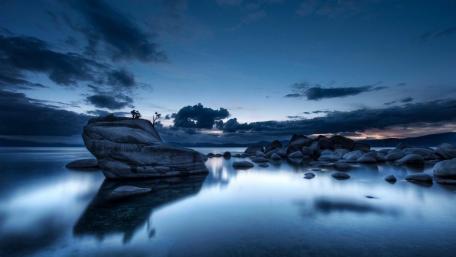Bonsai Rock on Lake Tahoe wallpaper