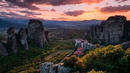 Monastery of the Holy Trinity, Meteora wallpaper