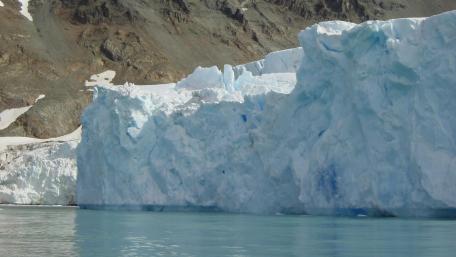 Majestic Iceberg Amidst Serene Waters wallpaper
