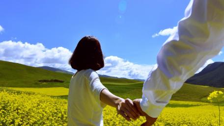 Hand in hand travel wallpaper