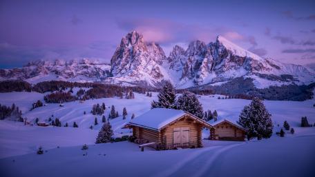 Log cabin in Seiser Alm (Alpe di Siusi) wallpaper