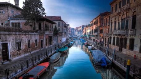 Venice in winter wallpaper