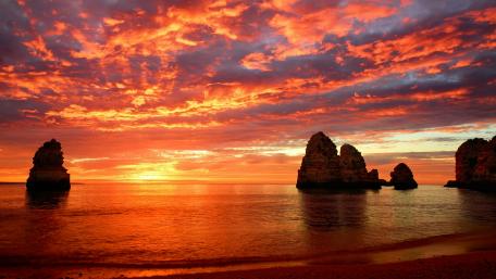 Orange sky above the ocean wallpaper